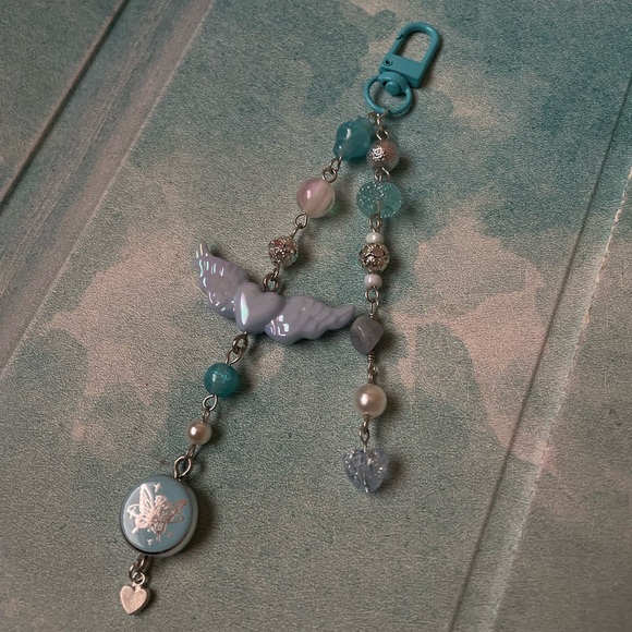 Blue butterfly and angel wing keychain - Picture 2 of 5